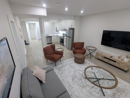 {Greystone Retreat} Walk to River, Downtown, Rec Center