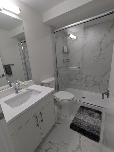 {Greystone Retreat} Walk to River, Downtown, Rec Center