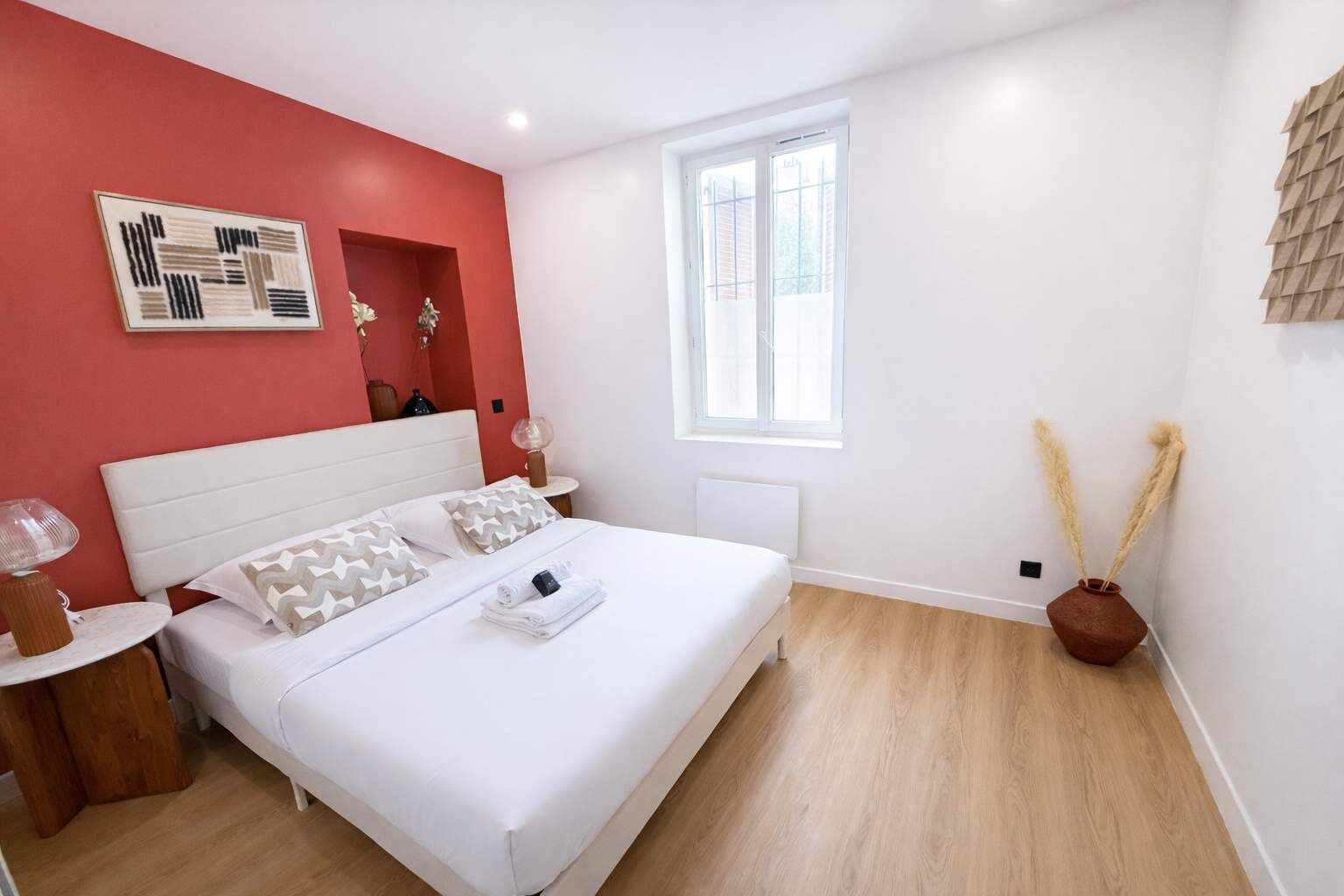 1 slaapkamer, een strijkplank/strijkijzer, wifi, beddengoed