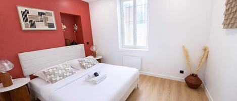 1 slaapkamer, een strijkplank/strijkijzer, wifi, beddengoed