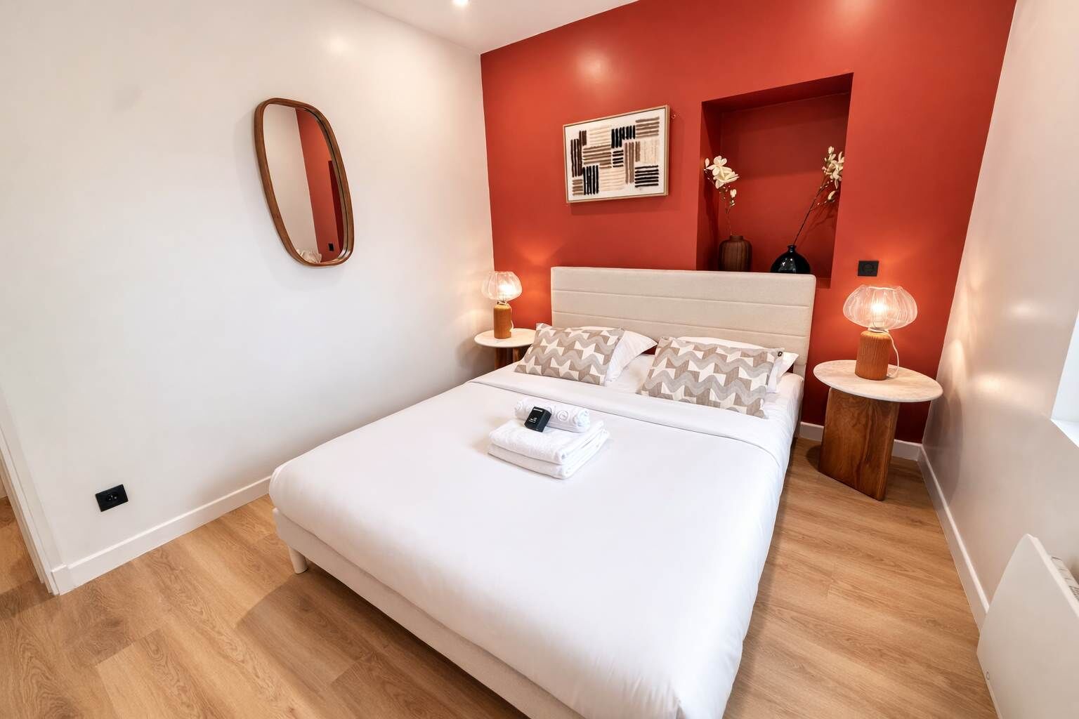 1 dormitorio, tabla de planchar con plancha, wifi y ropa de cama