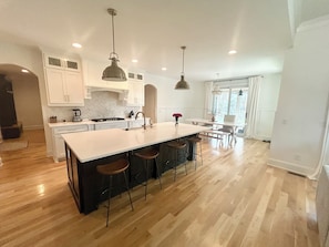 Private kitchen - World Cup Retreat Close to Trilith & Training Center - Pool/Golf Cart included. (Peachtree City)