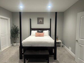 6 bedrooms, iron/ironing board, WiFi, bed sheets - World Cup Retreat Close to Trilith & Training Center - Pool/Golf Cart included. (Peachtree City)