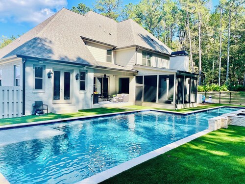 World Cup Retreat Close to Trilith & Training Center - Pool/Golf Cart included.