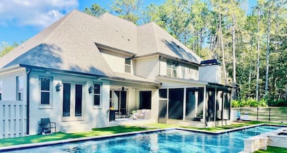 World Cup Retreat Close to Trilith & Training Center - Pool/Golf Cart included.