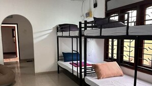 Ảnh chưa phân loại, 4 trong số 6 ảnh, nút
