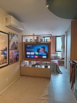 1 bedroom, desk, free WiFi, bed sheets - Studio in Lapa: Bohemian Rio Style (Rio de Janeiro)