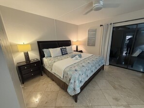 2 bedrooms, iron/ironing board, WiFi, bed sheets - Cape coral/Fort Myers: First floor condo on wide canal next to Jaycee park (Cape Coral)
