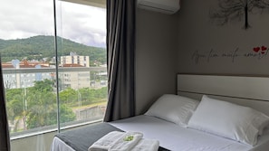 Comfort Apartment, Balcony, City View | Blackout curtains, iron/ironing board, free WiFi - AP ENCANTADOR 1 QUARTO PX. DO CAU HANSEN (Joinville)