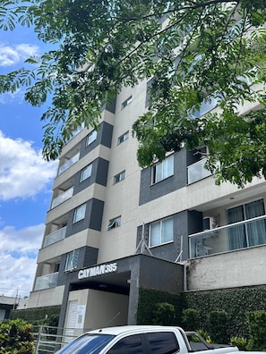Exterior - AP ENCANTADOR 1 QUARTO PX. DO CAU HANSEN (Joinville)