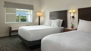 2 quartos, ferros/tábuas de passar roupa, acesso à internet