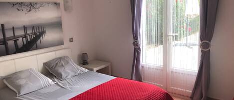 Bügeleisen/Bügelbrett, kostenloses WLAN, Bettwäsche