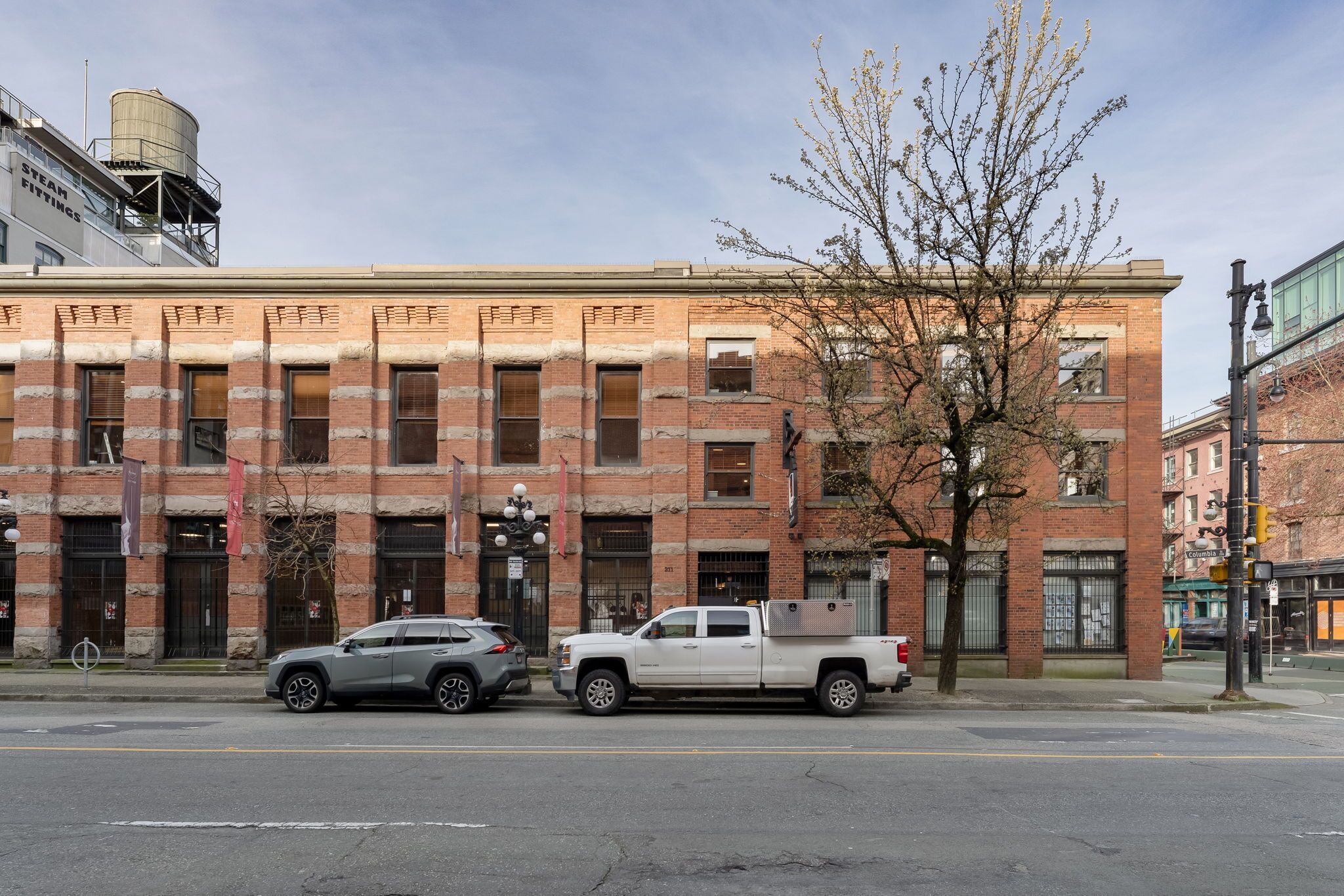 Vista frontal de la propiedad