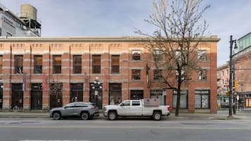 Vista frontal de la propiedad