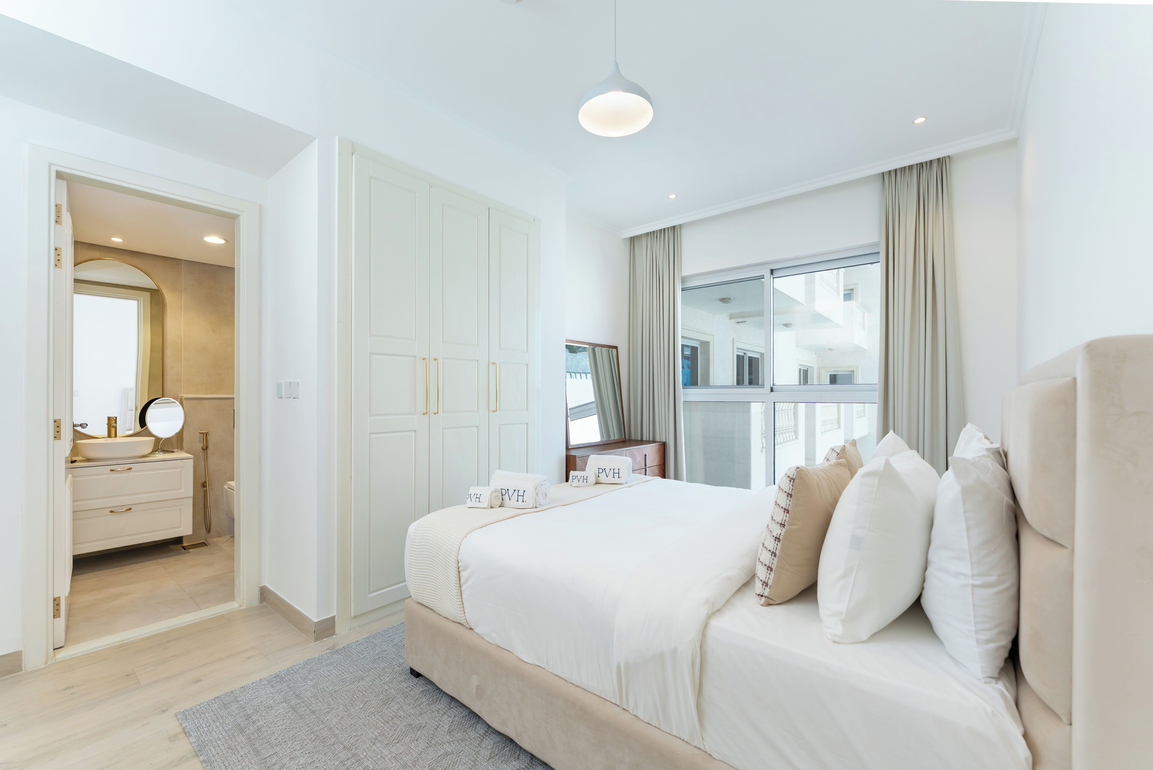 Exclusive Apartment, 1 King Bed, Air conditioning, Pool View | In-room safe, blackout curtains, soundproofing, iron/ironing board