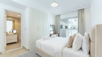 Exclusive Apartment, 1 King Bed, Air conditioning, Pool View | In-room safe, blackout curtains, soundproofing, iron/ironing board