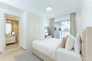 เอ็กซ์คลูซีฟอพาร์ทเมนท์, เตียงคิงไซส์ 1 เตียง, เครื่องปรับอากาศ, วิวสระว่ายน้ำ | ตู้นิรภัยในห้องพัก, ผ้าม่านกันแสง, ห้องเก็  บเสียง, เตารีด/โต๊ะรีดผ้า