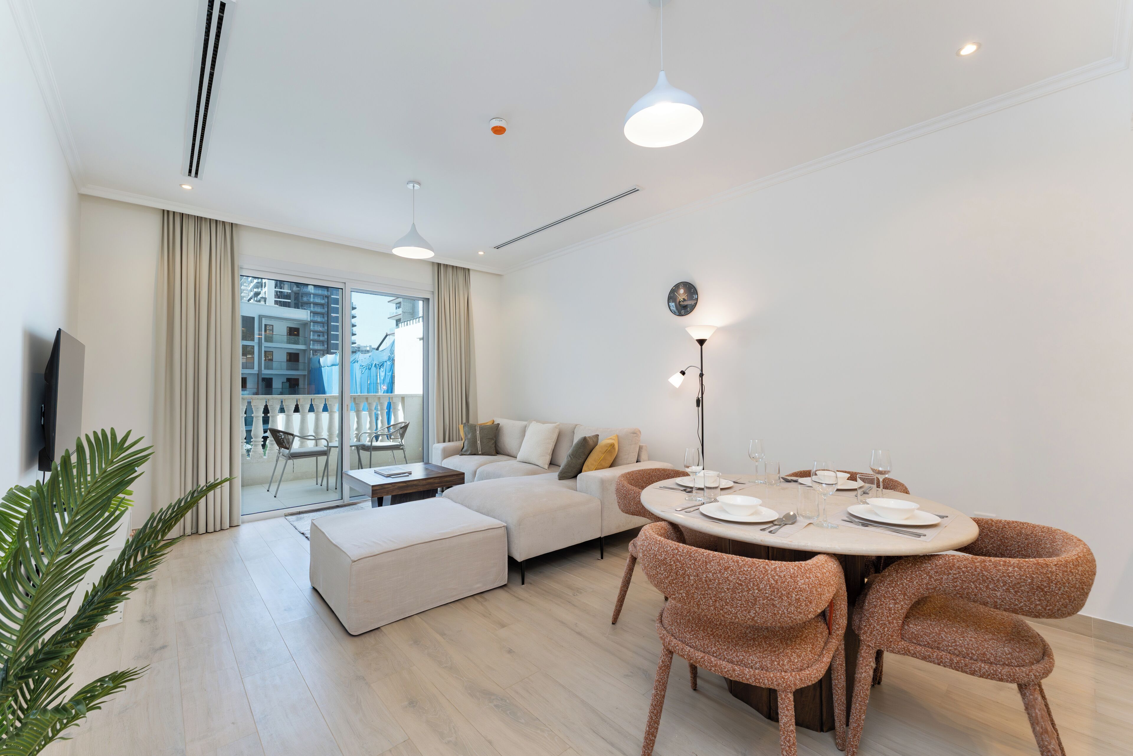 Exclusive Apartment, 1 King Bed, Air conditioning, Pool View | Interior