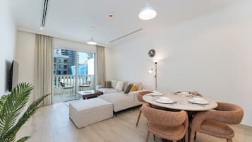 Exclusive Apartment, 1 King Bed, Air conditioning, Pool View | Interior