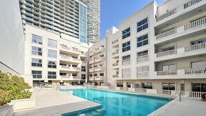 Exclusive-Apartment, 1 King-Bett, Klimaanlage, Poolblick | Ausblick vom Zimmer