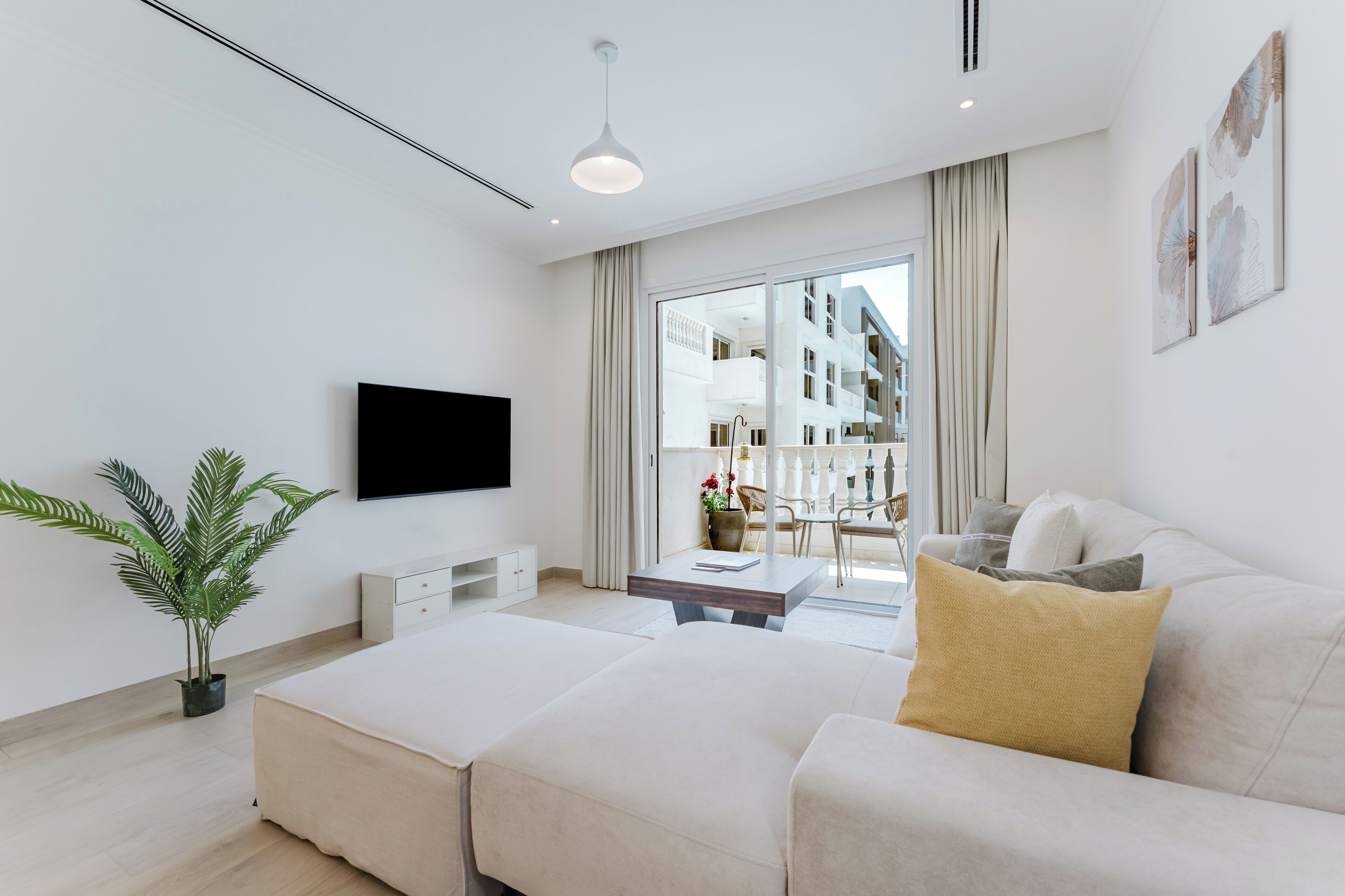 Appartement Exclusif, 1 très grand lit, climatisation, vue piscine | Salle de séjour