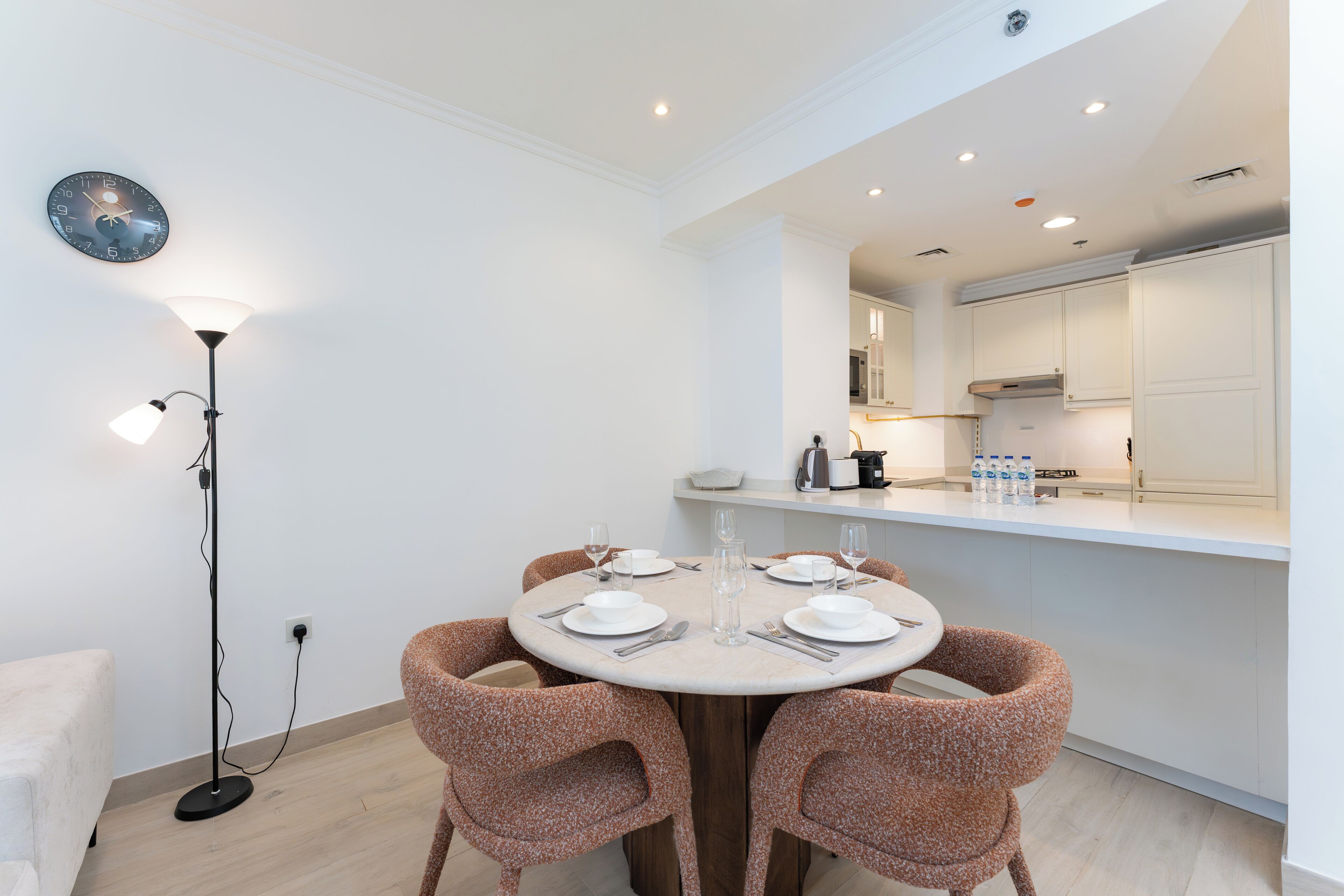 Exclusive Apartment, 1 King Bed, Air conditioning, Pool View | Dining