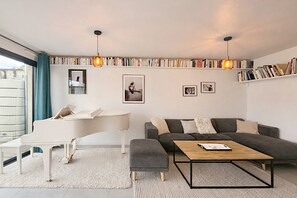TV - Au Tempo Beaujolais, an architect-designed house in the heart of a wine-growing region (Cercié)