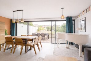 Unclassified image, 5 of 16, button - Au Tempo Beaujolais, an architect-designed house in the heart of a wine-growing region (Cercié)