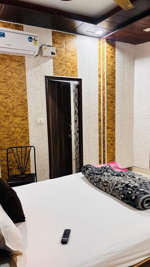 Unclassified image, 2 of 6, button - V4Y Hotel (Rishikesh)