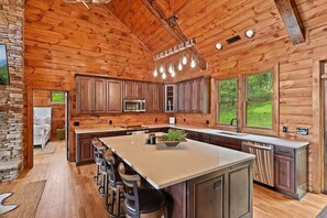 Private kitchen - New Cabin with Breathtaking View (Boone)