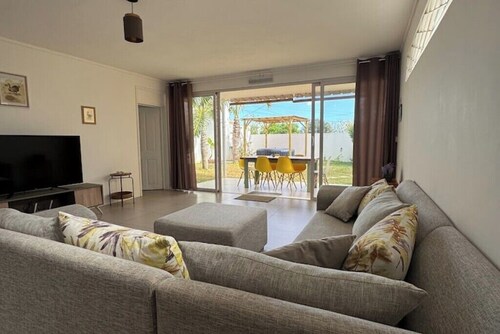 Nid du Dodo Duplex with tropical garden and jacuzzi 7 minutes walk from the beach