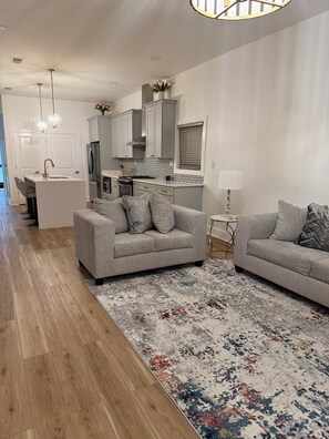 TV - Modern 3BR Family Home - Large Backyard, Kid-Friendly, Minutes from Downtown! (New Orleans)