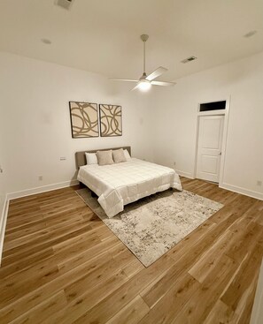 3 bedrooms, iron/ironing board, WiFi, bed sheets - Modern 3BR Family Home - Large Backyard, Kid-Friendly, Minutes from Downtown! (New Orleans)