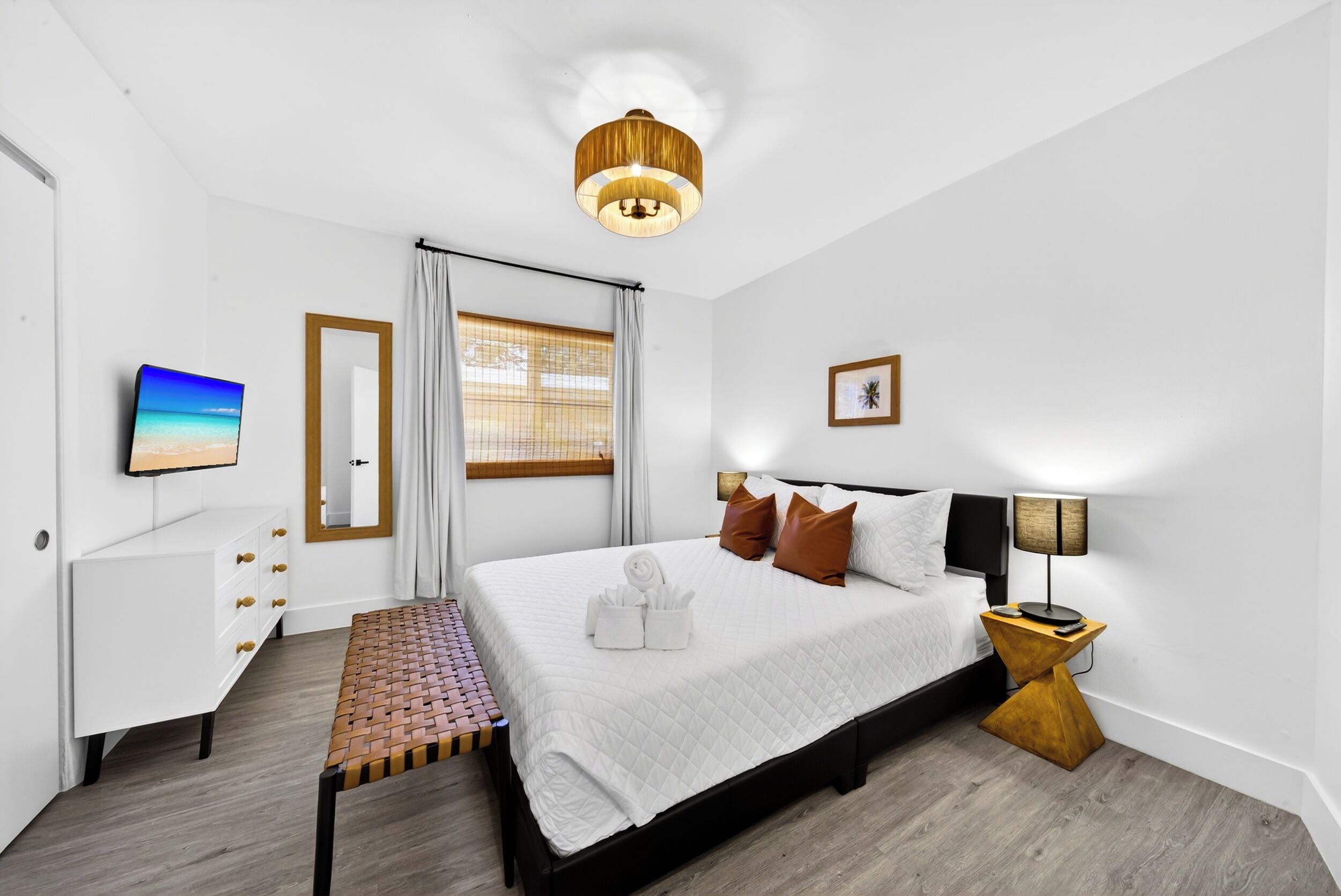 2 عدّة غرف نوم ومكتب ومكواة/لوح كي وسرير سفر