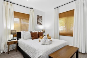 2 bedrooms, desk, iron/ironing board, travel crib