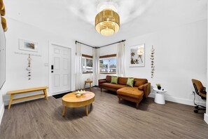 Smart TV, computer monitors