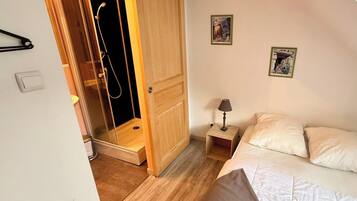 Apartment | 1 bedroom, iron/ironing board