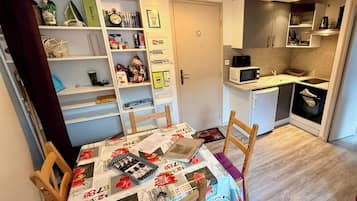 Apartment | Dining