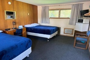 Double Room, Lake View | Blackout curtains, free WiFi - Riverview Lodge (Cornell)