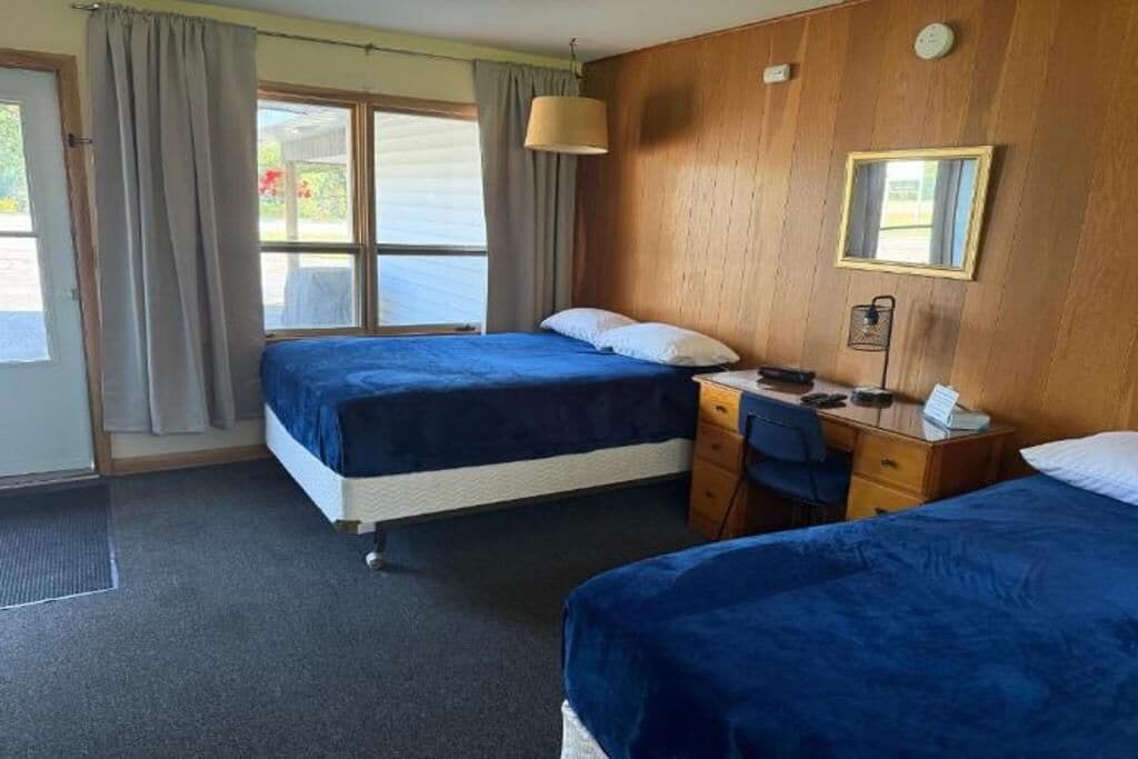 Quarto casal, vista para o lago | Cortinas blackout, Wi-Fi de cortesia