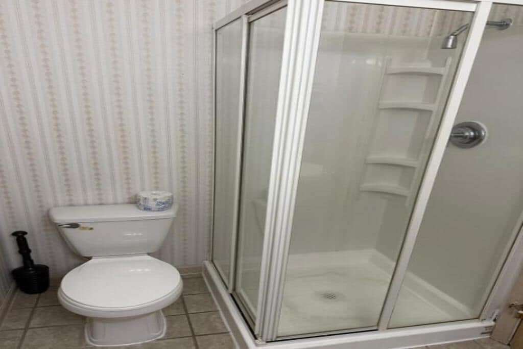 Shower, towels, soap, shampoo