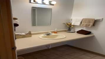 Double Room, Lake View | Bathroom