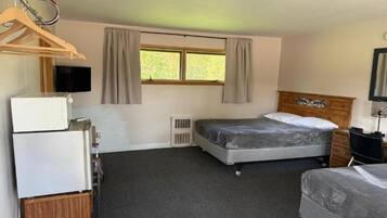 Blackout drapes, free WiFi