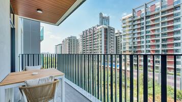 Luxury Apartment, 1 King Bed, Park View