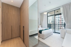 Luxury Apartment, 1 King Bed, Park View - PVH - Kensington Waters - Park Front 1BR (Dubai)