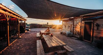 Dreamy Glamp Tent + community hot tub-firepit