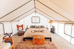 Internet, bed sheets - Dreamy Glamp Tent + community hot tub-firepit (Colorado City)