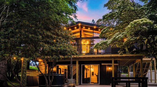 BLVCK Cabin 4 w/ In ground Pool , Hot Tub & Firepit