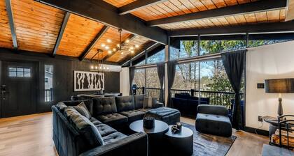 Newest BLVCK Cabin 4 w/Pool & Hot tub & Outdoor TV