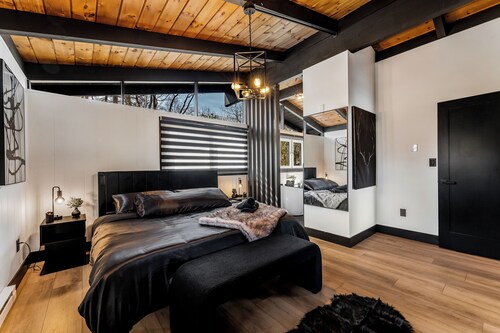 Newest BLVCK Cabin 4 w/Pool & Hot tub & Outdoor TV